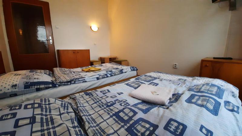 Double or Twin Room image 3