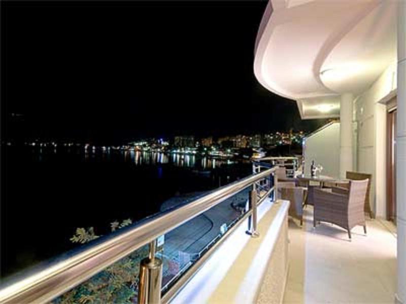 Apartment with Balcony 4 image 4