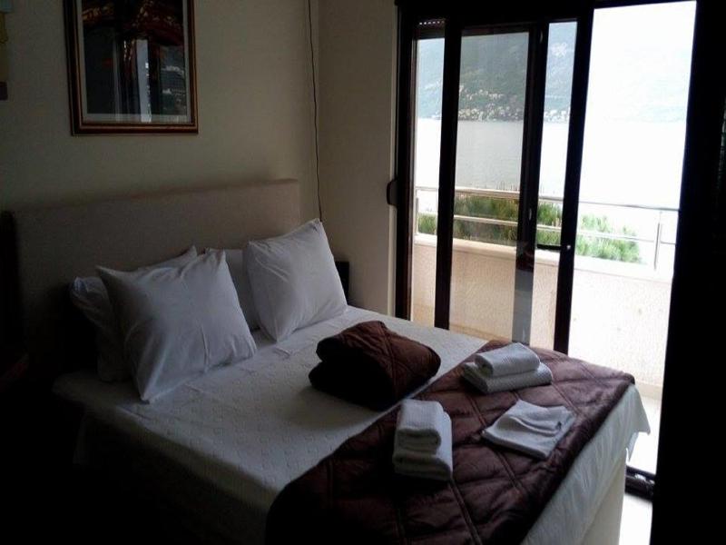 Apartment with Balcony 4 image 3