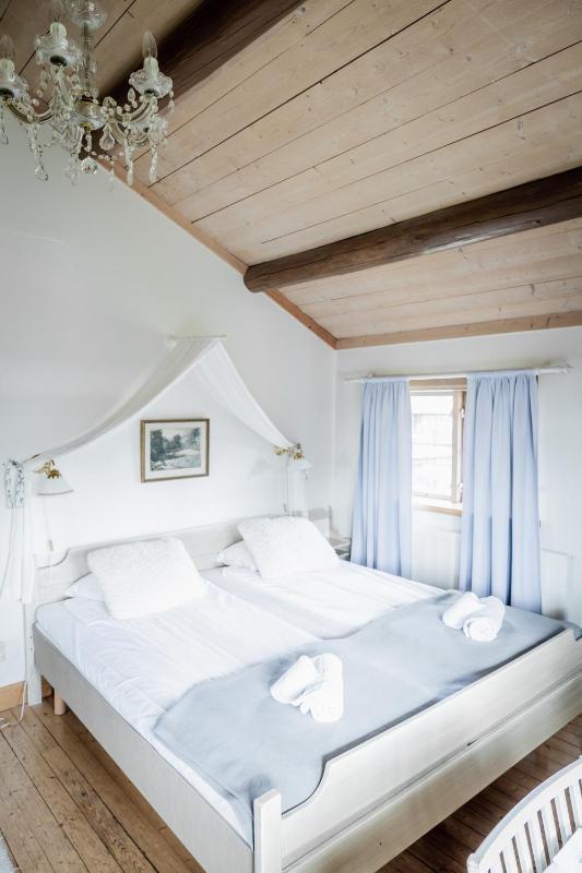 Standard Double Room image 3