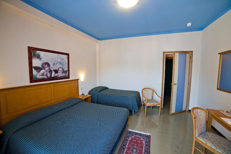 Superior Double Room with Extra Bed and Lake View image 3