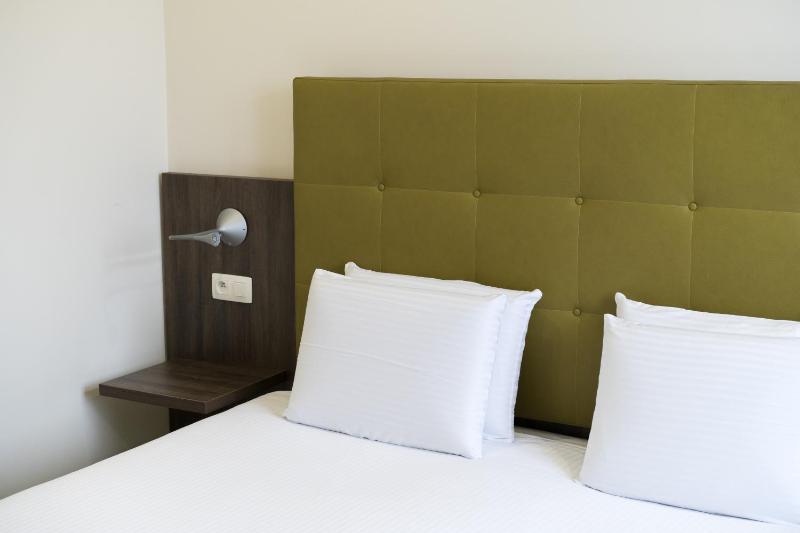 Standard Double Room image 4