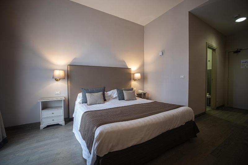 Superior Double Room image 3