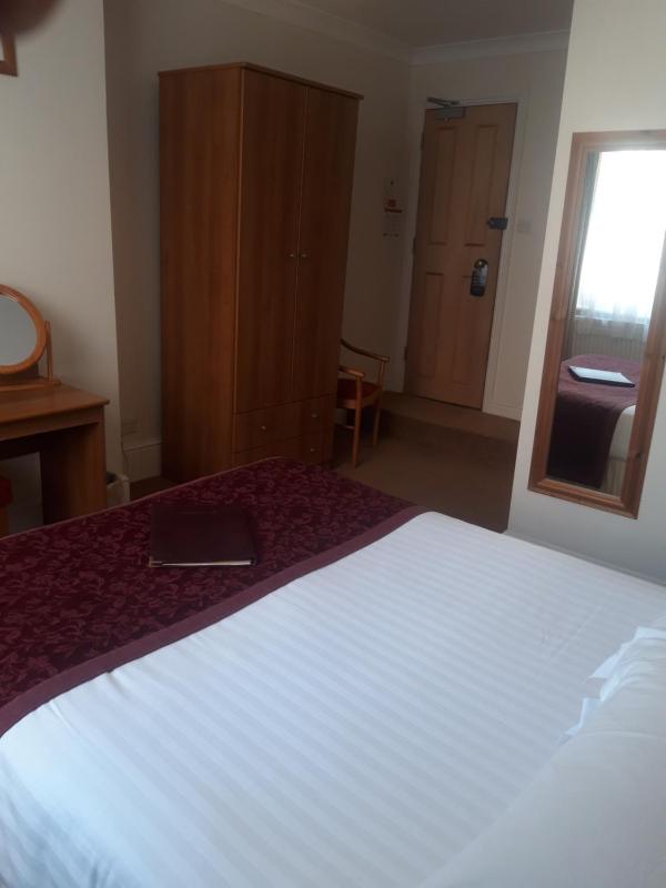 Standard Double Room image 3