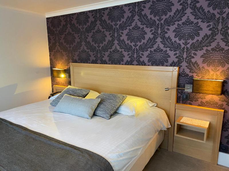 Double Room image 3