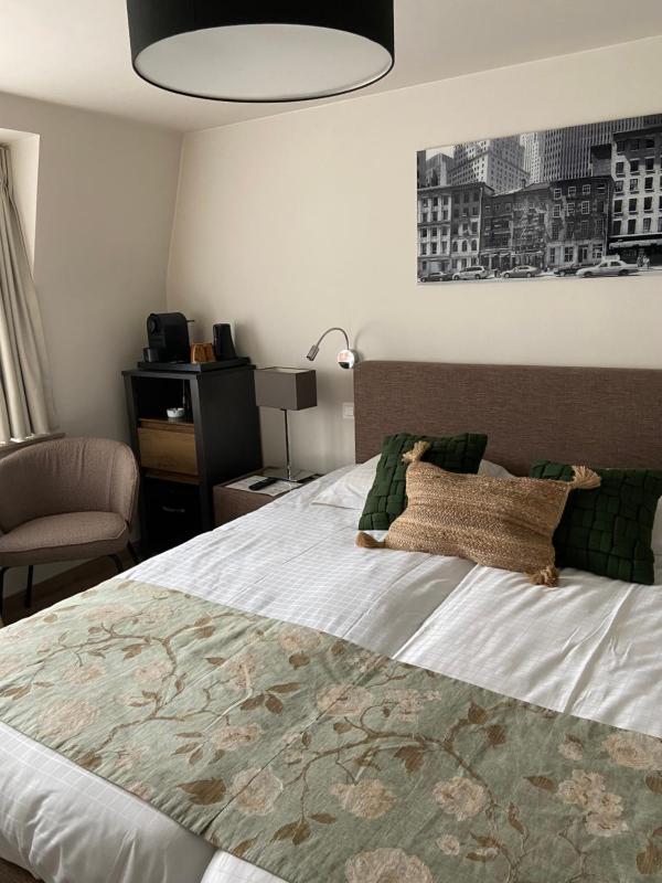 Double Room image 2