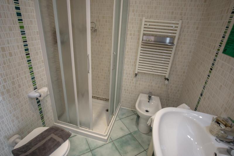 Double Room with Balcony image 2