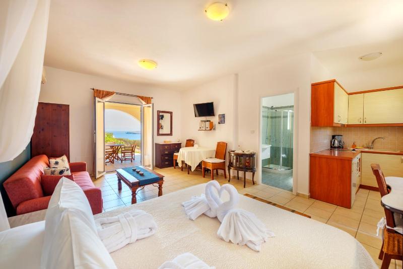 Classic Suite with Sea View image 3