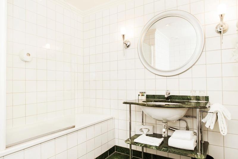 Elite Hotel Savoy - image 13