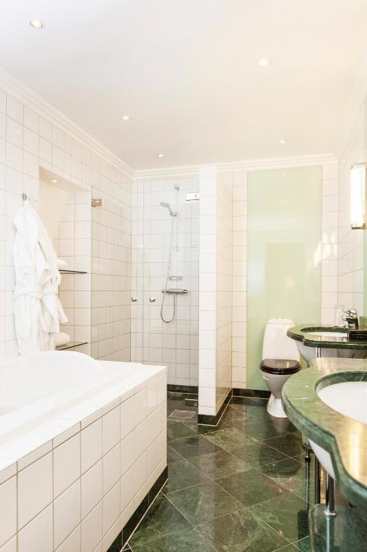 Elite Hotel Savoy - image 30