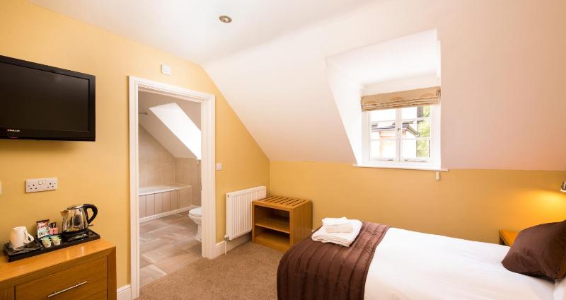 Standard Single Room image 3