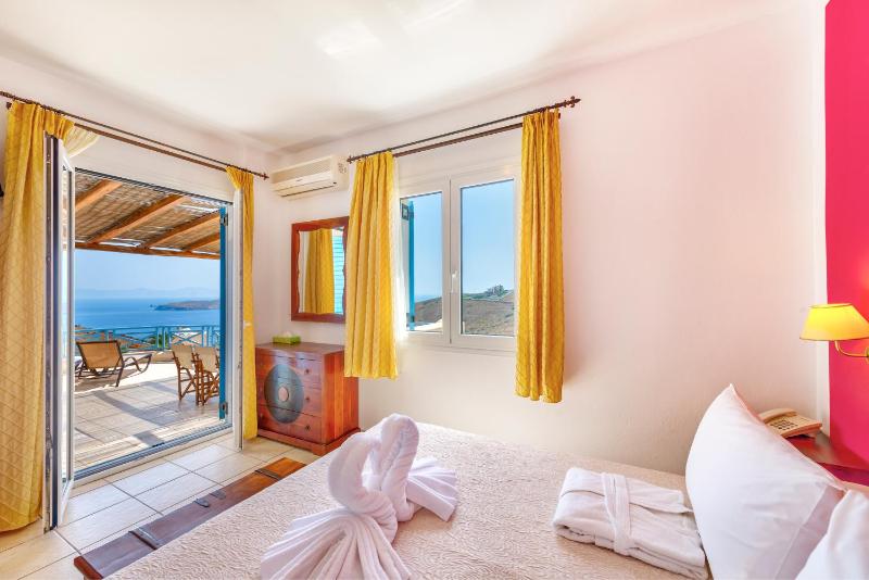 Superior Deluxe Suite with Sea View  image 4