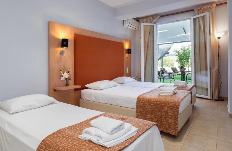 Standard Triple Room image 4