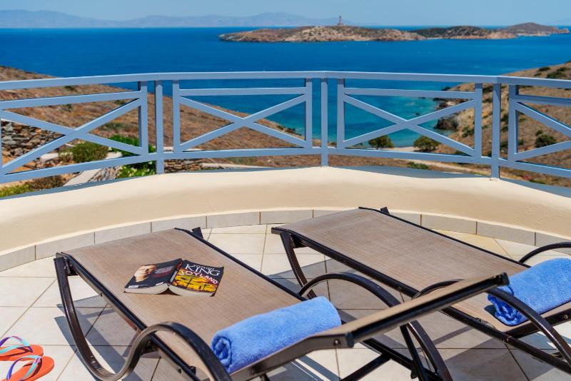 Two-Bedroom Family Suite with Sea View image 4