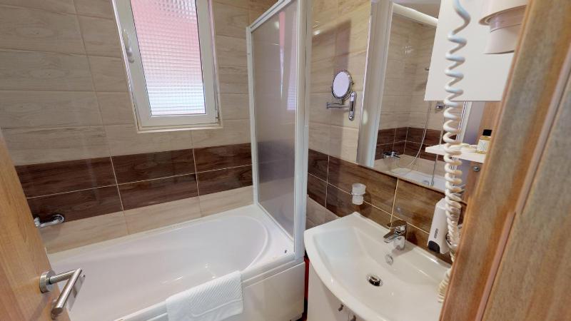 Double or Twin Room image 3