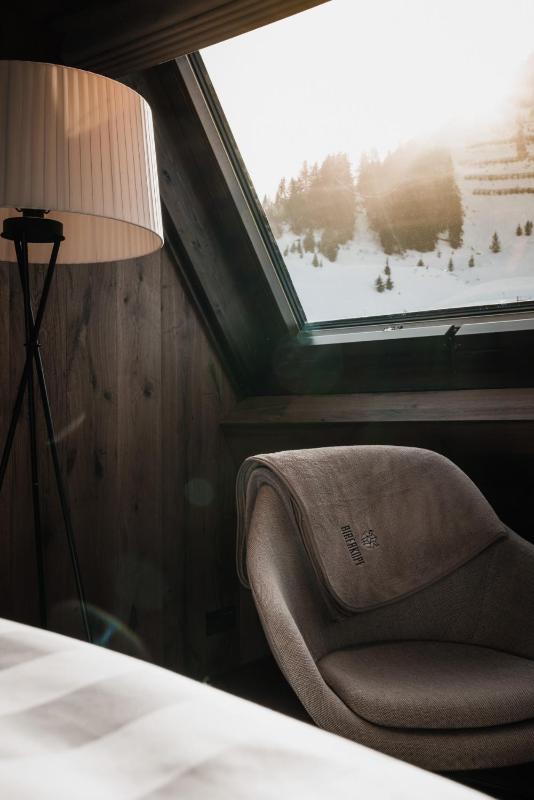 Mastersuite with Mountain View image 4