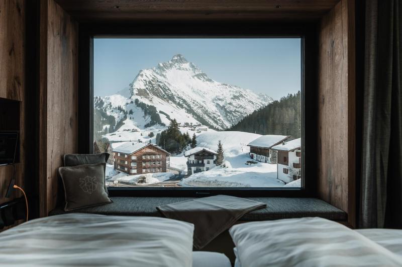 Deluxe Double Room with Mountain View image 4