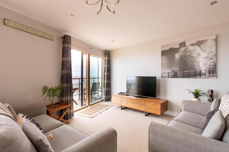 Two-Bedroom Apartment (Sea View) image 4