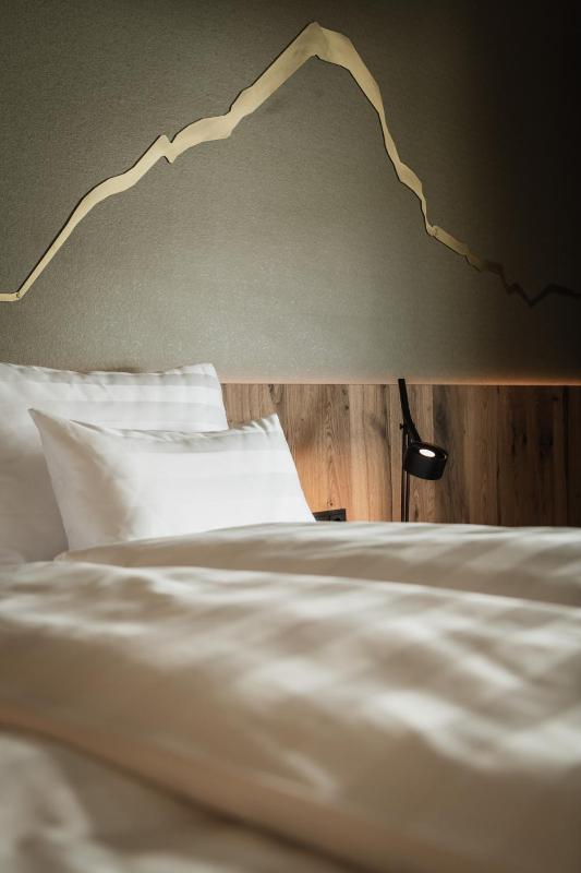 Deluxe Double Room with Mountain View image 2