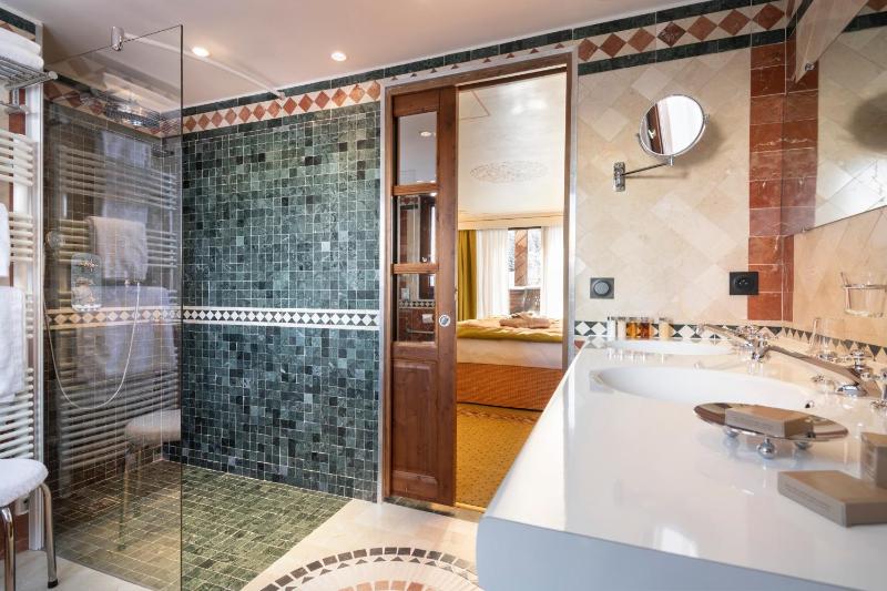 Superior Double Room with view and balcony image 4