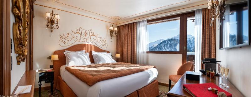 Classic Double Room with view and balcony image 1
