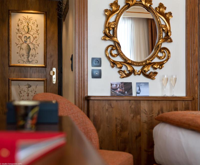 Classic Double Room with view and balcony image 4