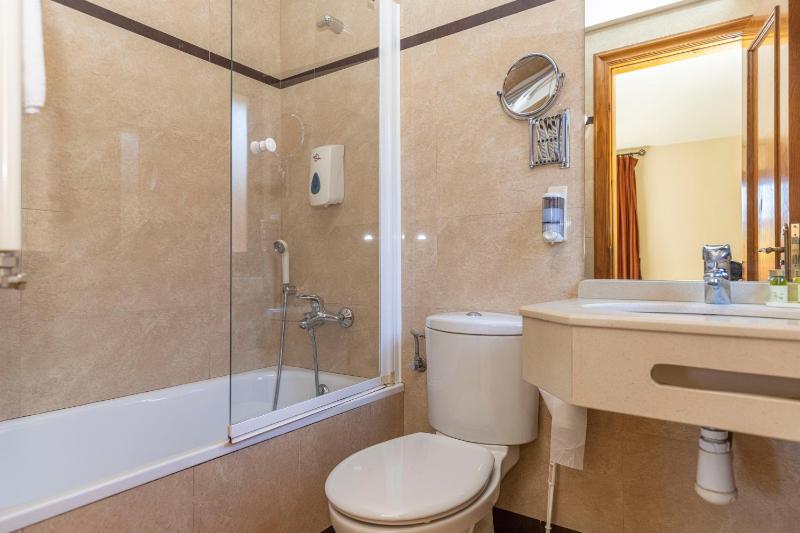 Double Room with Balcony image 1