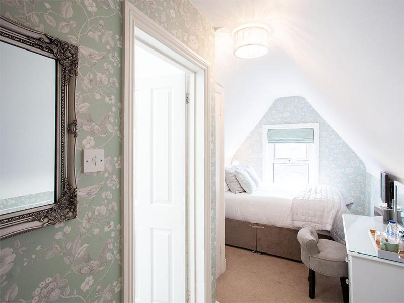 Single Room image 1