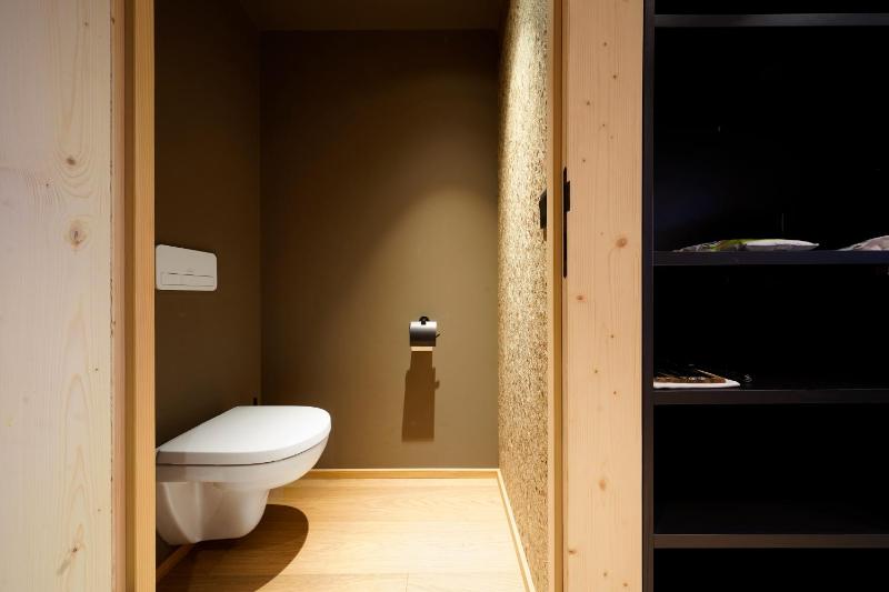 Medium Studio with Kitchenette image 3