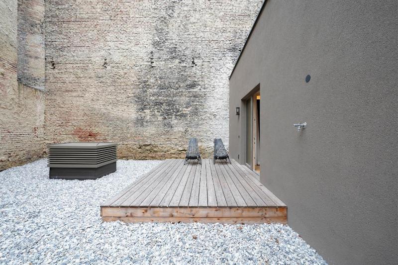 Large Studio with Kitchenette and Terrace - Accessible image 4