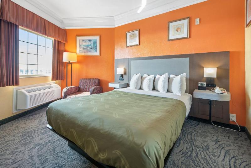 Queen Room - Accessible/Nonsmoking image 4