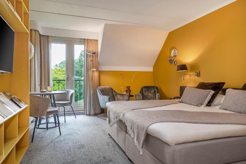 Deluxe Double or Twin Room with French Balcony image 1