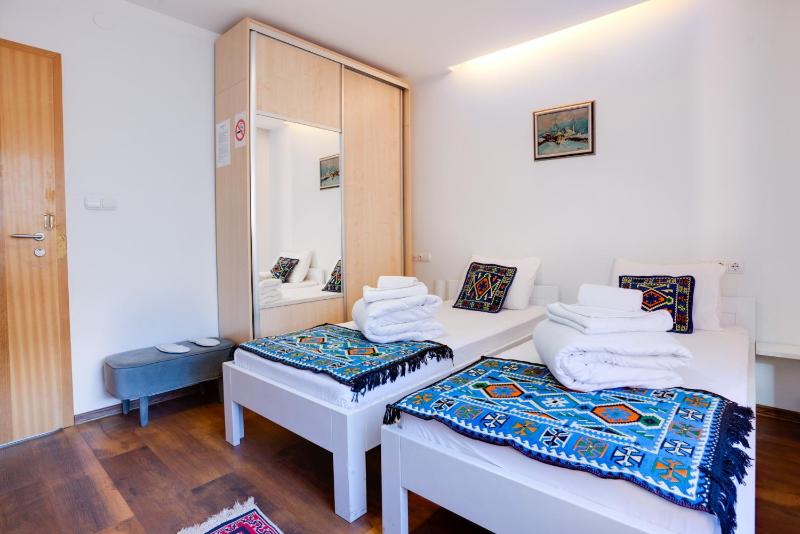 Twin Room with Balcony image 3