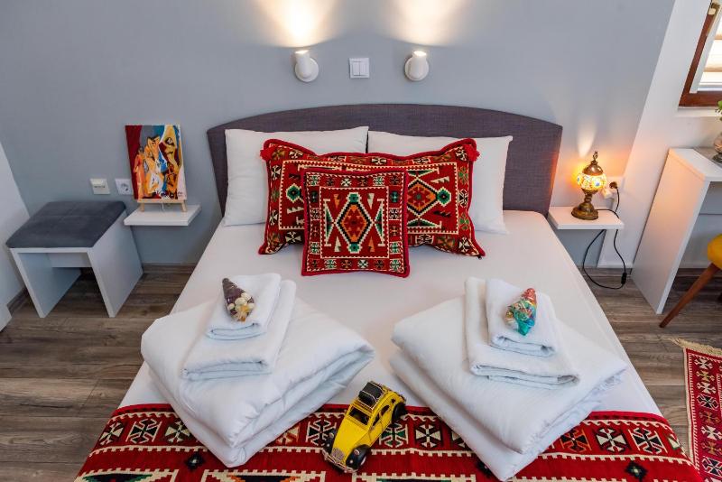 Deluxe Double Room with Balcony image 4
