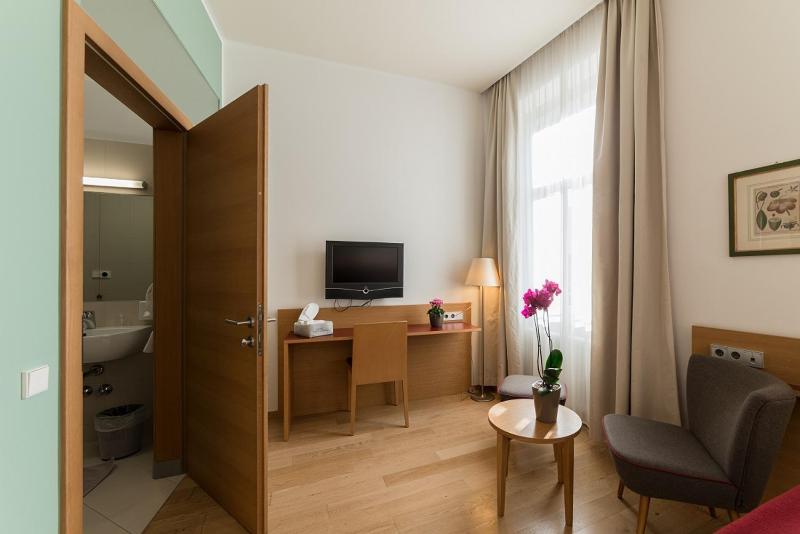 Single Room image 3