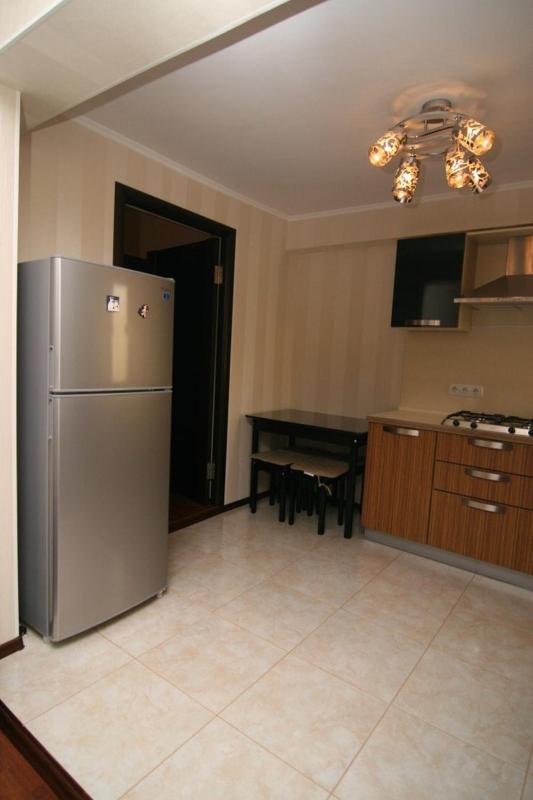 Family Room image 2