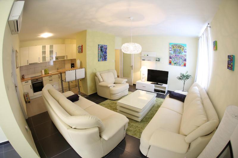 Apartment Zubčić - image 9
