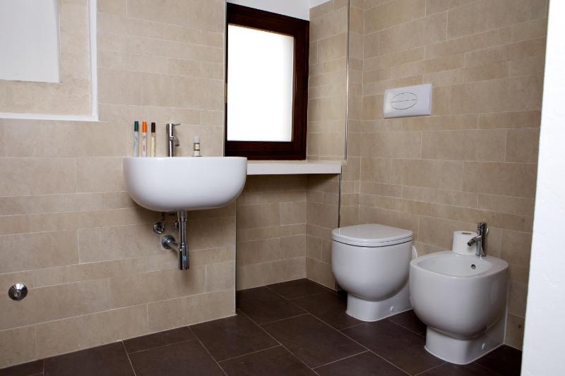 Standard Double Room image 3