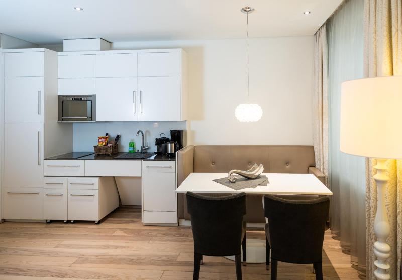 One-Bedroom Apartment image 3