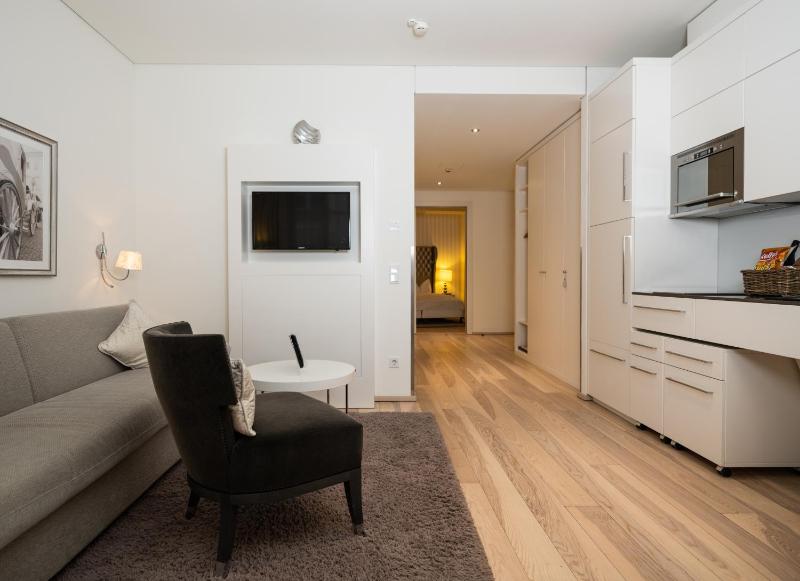 One-Bedroom Apartment image 4