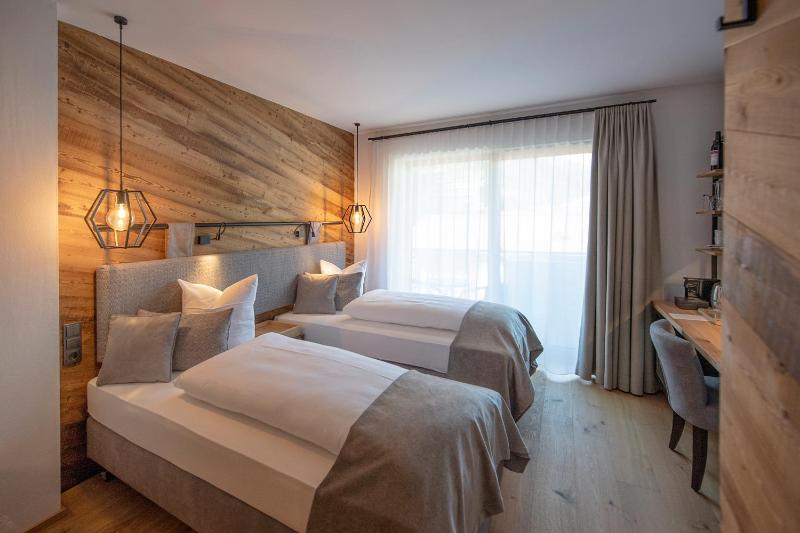 Double or Twin Room image 4