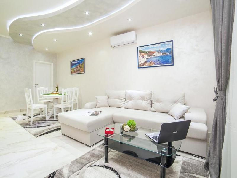 Luxury One Bedroom Apartment  image 1