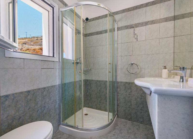 Two-Bedroom Family Suite with Sea View image 2