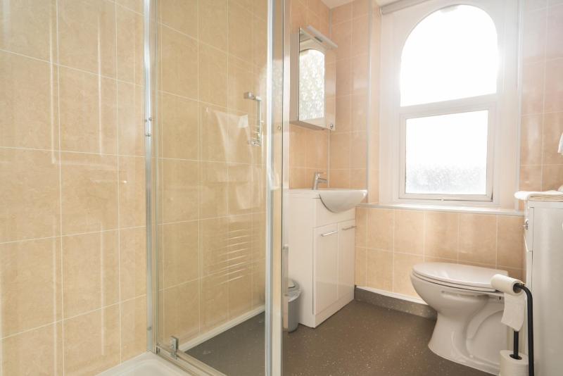 Large Single Room image 2