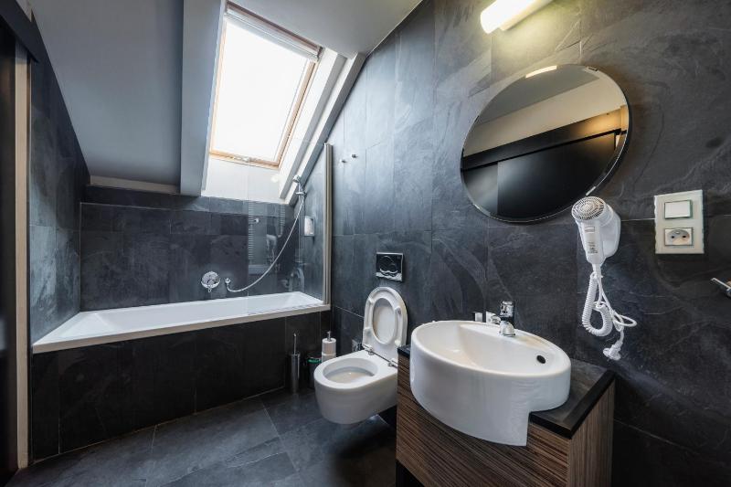 Standard Triple Room image 2