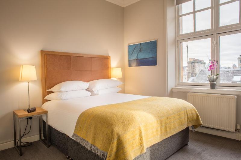 One-Bedroom Apartment image 4