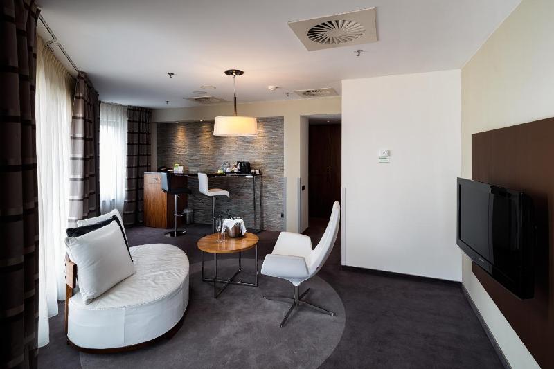 One-Bedroom Suite image 1