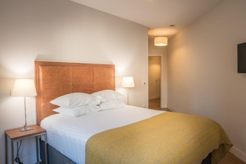 One-Bedroom Suite image 2