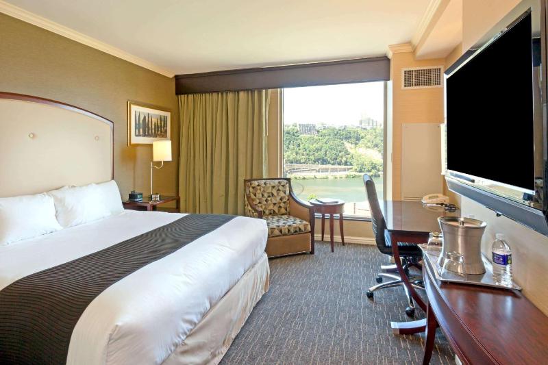 King Room with River View image 2