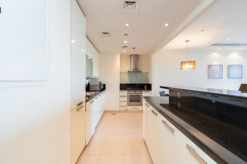 Royal Club By RVHR Bonnington Residential Tower - JLT - image 12